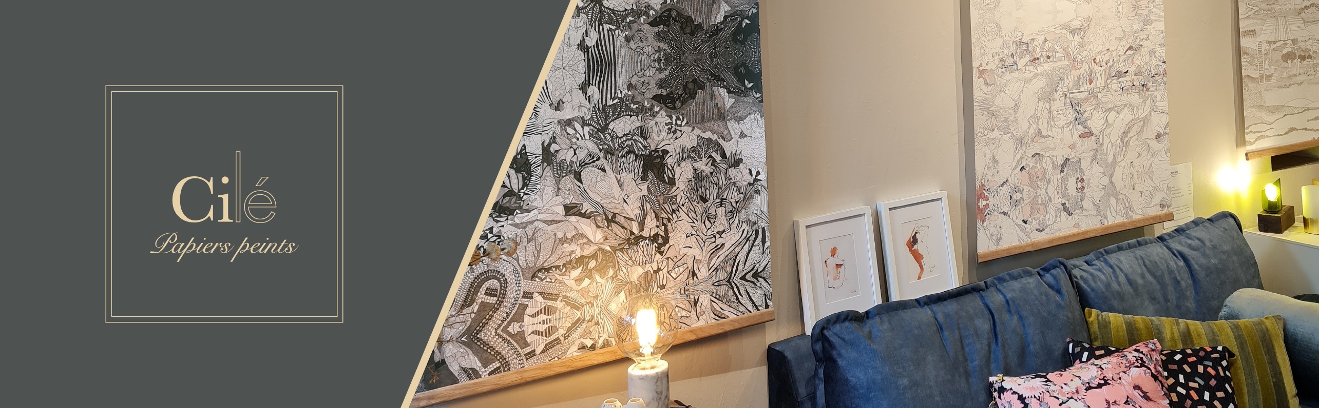 Suspensions murales décoratives à base de papier peint et de bois